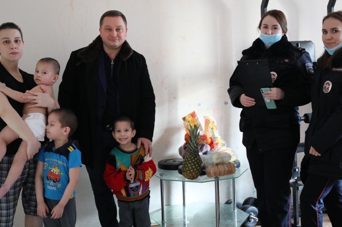 Представитель Общественного совета при УВД по ЮЗАО ГУ МВД России по г. Москве посетил многодетную семью