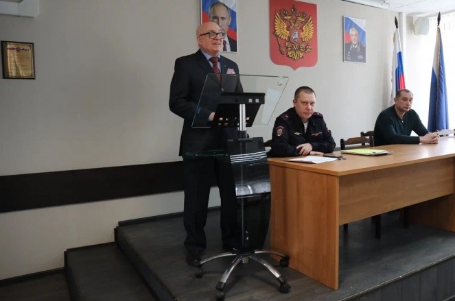 Заместитель председателя Общественного совета при УВД по ЮЗАО Максим Богниченко провел встречу с молодыми сотрудниками органов внутренних дел